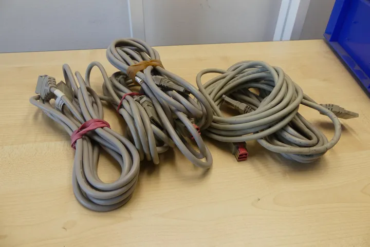 Konvolut Datenkabel/Verlängerungskabel Umfang: Karton mit Inhalt